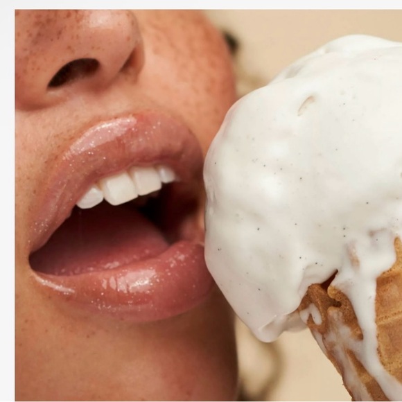 Kopari Beauty Lip Love Moisture Balm in Soft Vanilla - Picture 3 of 5